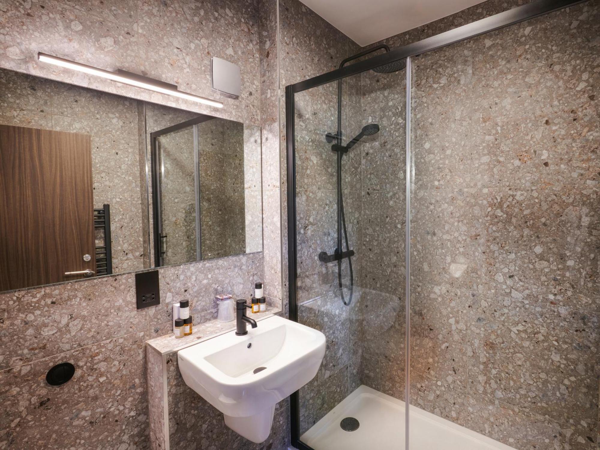 The Royal Toby Hotel Rochdale Esterno foto